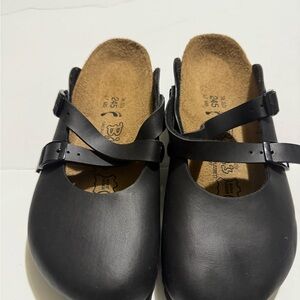 Birkenstock Birkis Dorian Clogs criss cross straps black Mules  women’s size 7